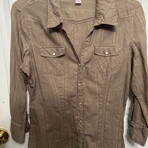Woman’s Army green 3/4 sleeve button up